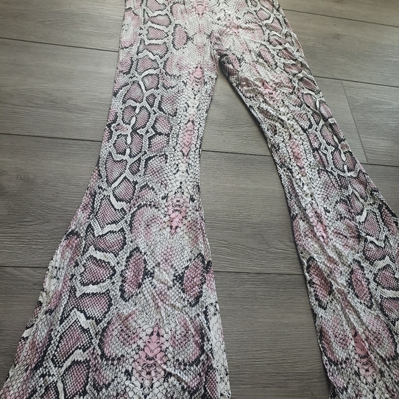 Snake print high-waisted stretchy flare pants - Picture 2 of 4